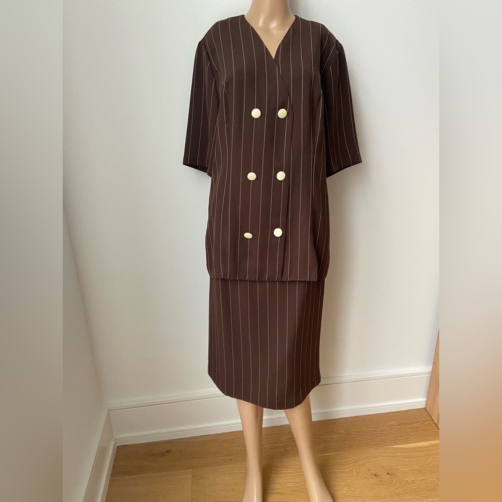 2-piece pin stripe summer skirt suit EU44